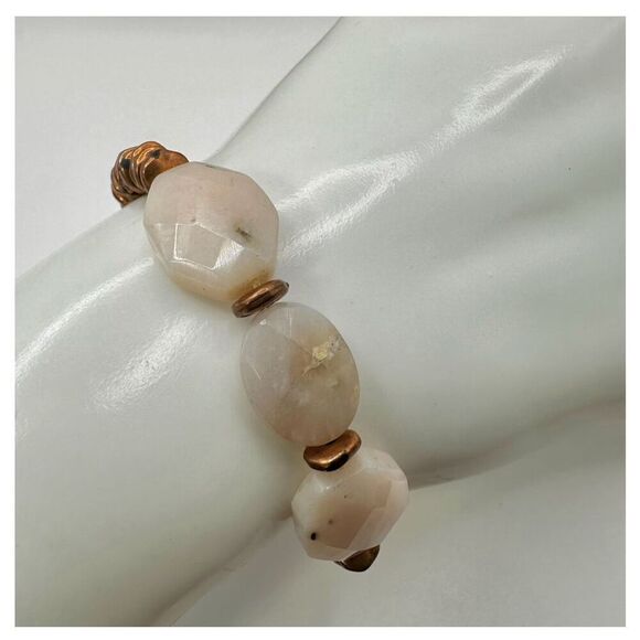 Rose quartz agate and copper disc beaded stretchy bracelet - Picture 4 of 9